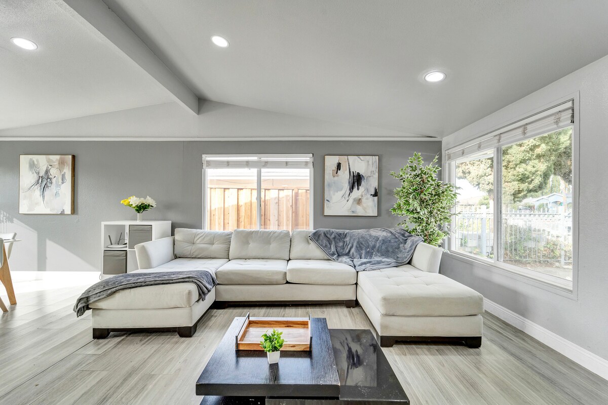 Remodeled 3B/2BA Home (Sleeps 10)